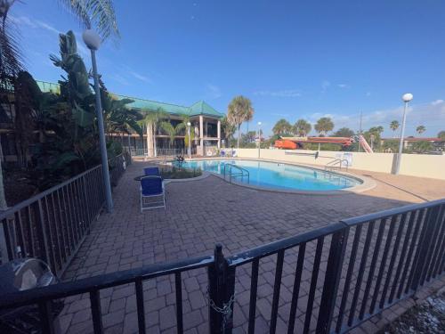 Days Inn & Suites by Wyndham Davenport - main image