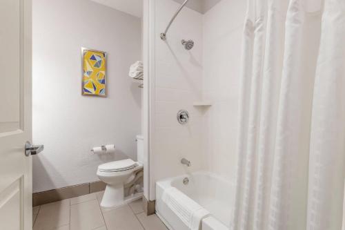 AmericInn by Wyndham New Lisbon - image 3