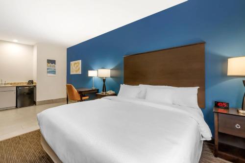AmericInn by Wyndham New Lisbon - image 5