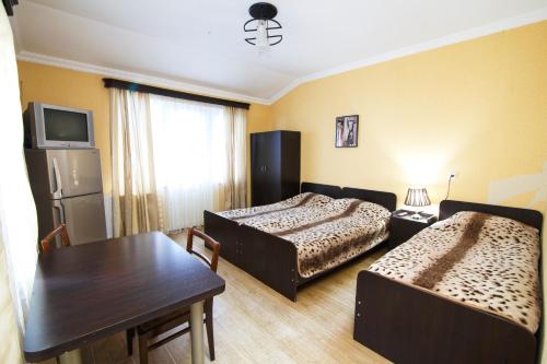 3 twin beds