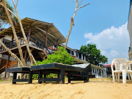 Amadio Beach Resort – Hikkaduwa, CO