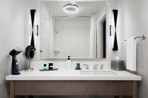 Hilton Boca Raton Suites - image 13