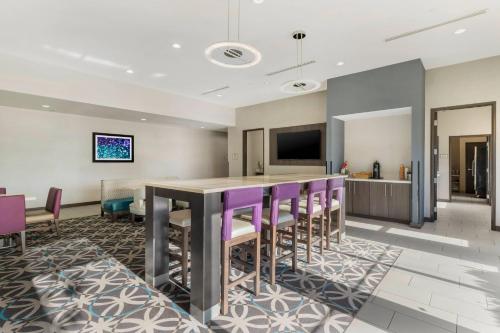 Food and beverages, Comfort Inn & Suites in Claremore (OK)