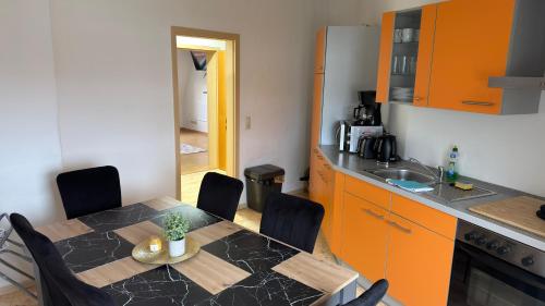 廚房, Wohnung nahe Bahnhof und dem Goitzschesee in 比特費爾德沃爾芬