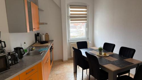 廚房, Wohnung nahe Bahnhof und dem Goitzschesee in 比特費爾德沃爾芬