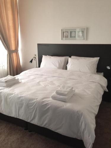 The Gulf Hotel Flats Est Apartment Kuwait Deals Photos -