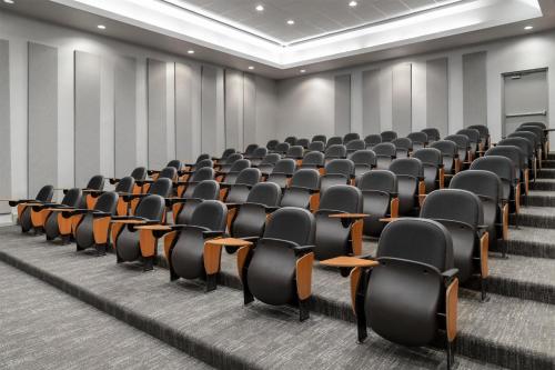 DoubleTree by Hilton Springfield - image 12