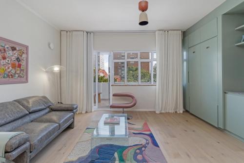 Heylon Court 104 - image 2