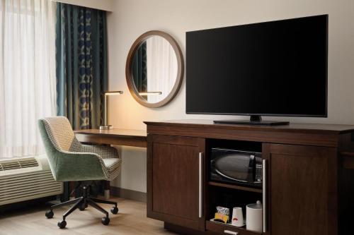 Hampton Inn Waynesboro - image 7