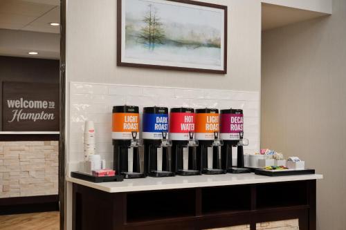 Hampton Inn Waynesboro - image 9
