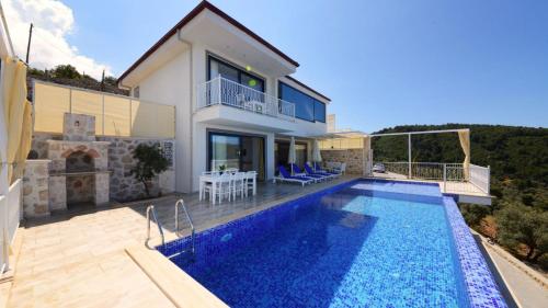 2 Bedroom Villa Private indoor outdoor pool and jakuzzi – khách sạn tại Uzumlu