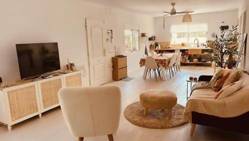 Casa Contemporánea en la Serranía (Casa Contemporanea en la Serrania) in Pedralba