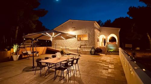 Casa Contemporánea en la Serranía (Casa Contemporanea en la Serrania) in Pedralba