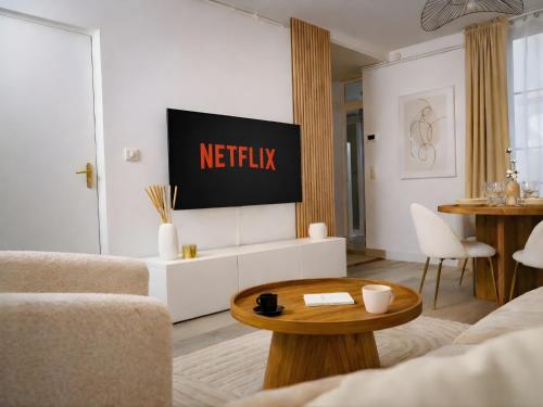 Le Subtil - By BEST KEYS - Élégance & Confort - 2 chambres séparées - Lit Queen Size - Smart TV Netflix - Machine à Café Nespresso - Proche Gare & Centre Ville - À 1H de Paris - WiFi Fibre - Check-in Autonome, Sens
