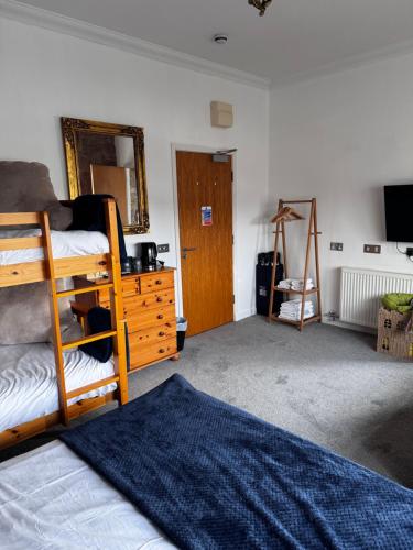 1 double bed, 1 bunk bed, 1 sofa bed
