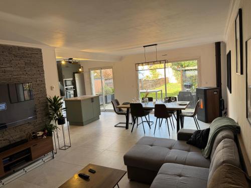 Grande maison 10 pers 4 chambres jardin & parking