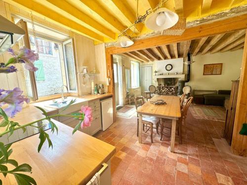 Sweet Pea Cottage in Donzy (Burgundy)