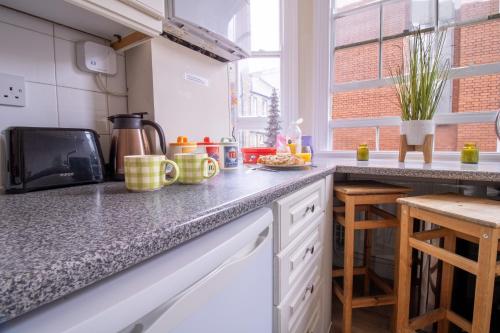 Luxury 2 Bed Apartment in the Heart of Mayfair Your Stylish London Retreat 4th floor no lift, Londýn (fotografie 10)
