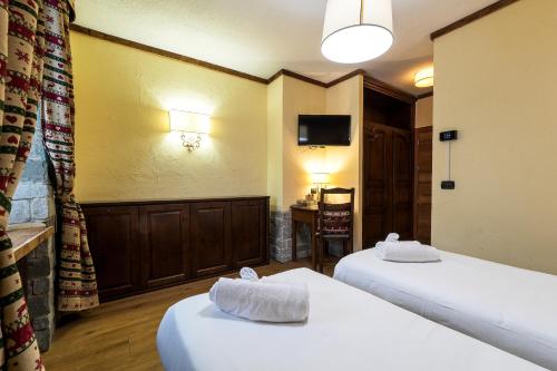 Hotel Jumeaux Room Type - Double Room with Extra Bed