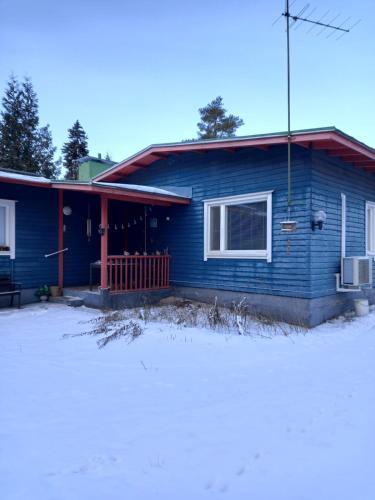 Blue House Nature Retreat with Private Garden in Ваммала