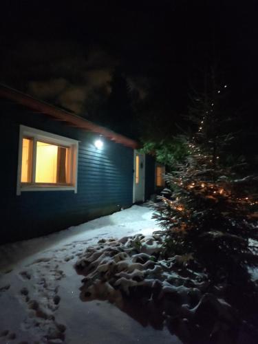 Blue House Nature Retreat with Private Garden in Ваммала