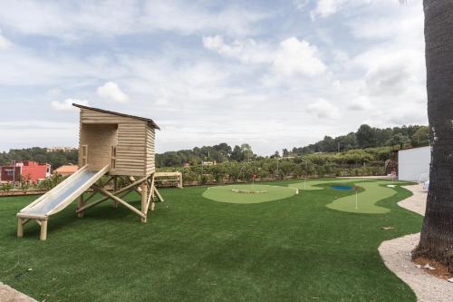 White House with MINIGOLF 10 minutes from Cullera in 科爾貝拉