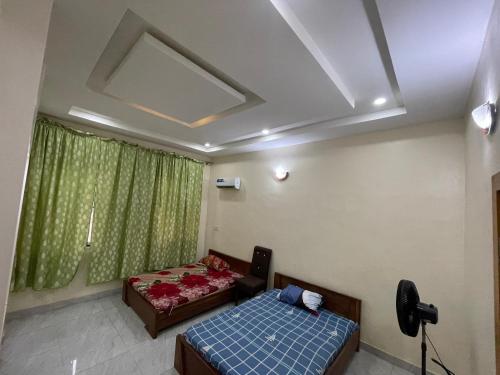 The Minimalist in Ogijo