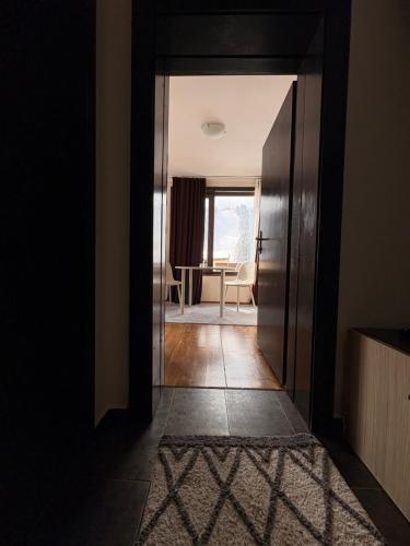 Apartments Black Horse in بومبوروفو