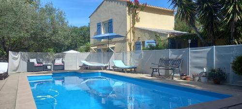 Maison jardin grande piscine 2 étoiles