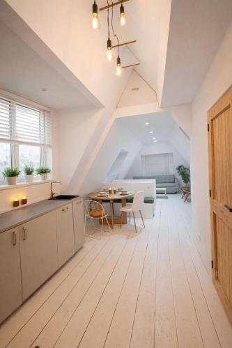 B&B Chez Nini - Luxury City Loft --AIRCONDITIONING-- in Binnenstad-Noord