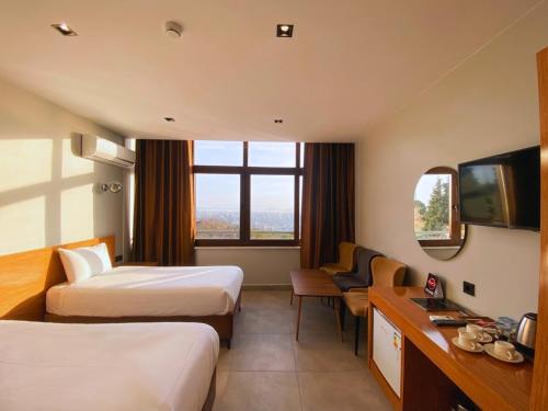 room detail thumbnail 1