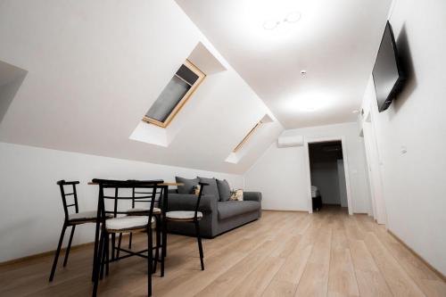 2 bedrooms, 3 beds