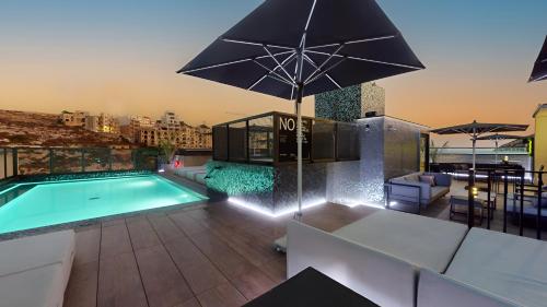 Pool, Block Hotel in Gozo