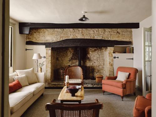 Luxury 4 Bed Farmhouse on Rewilding Estate in 比明斯特