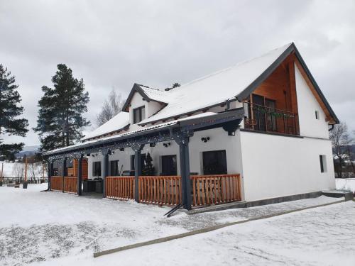 Vama Buzaului Hillside Barn - camere la munte – khách sạn tại Vama Buzaului