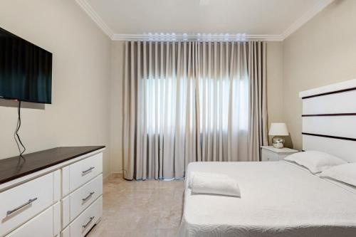 Large apartment at the foot of the beach - image 5