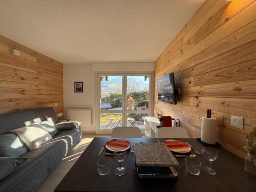 Shared lounge/TV area, Echappee des Brasses Onnion in Saint-Jeoire