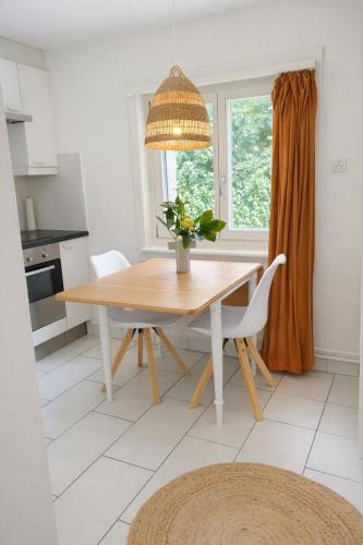 Konyha, Quiet Forest-Side Apartment in Ueberstorf