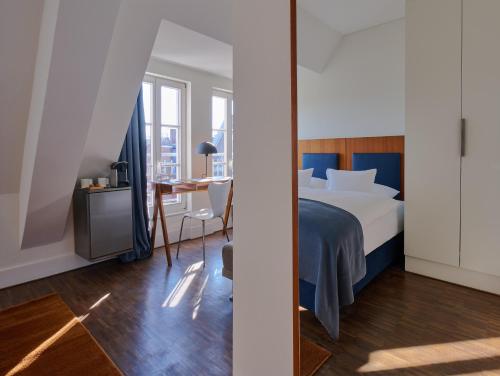 room detail thumbnail 0