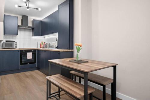 2BR Apartment in Cardiff’s Vibrant Roath - Saint David's Centre