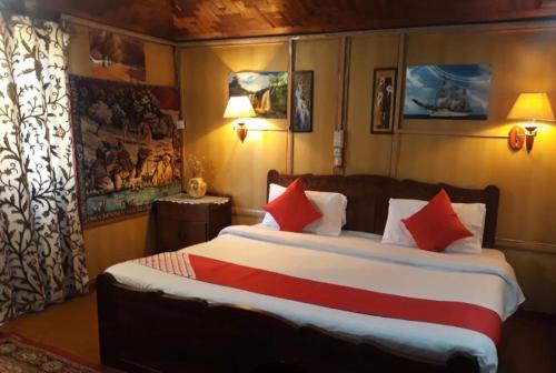 Houseboat teal - Srinagar Houseboat teal - Srinagar
