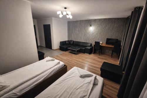 2 twin beds, 1 sofa bed