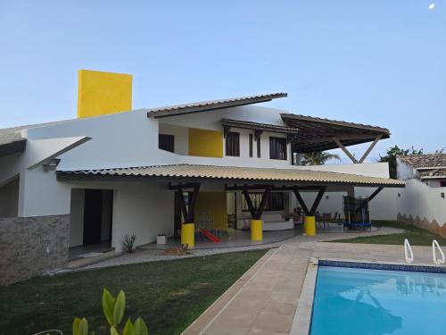Casa 4 suites Praia do flamengo salvador – khách sạn tại Itapua