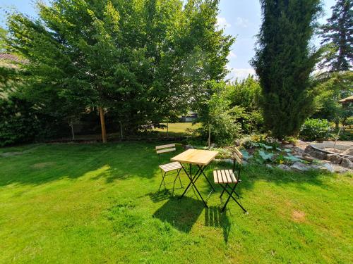 Kert, Quiet Forest-Side Apartment in Ueberstorf