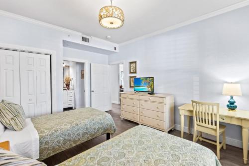 Bologna Golf Condo in the Lely Resort - image 24