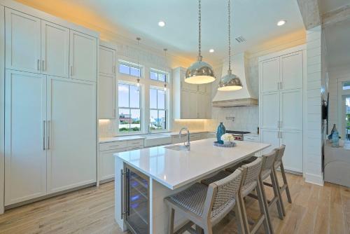 Pompano Paradise - 30A Vacation House with Ocean Views, Private Pool & Golf Cart in Inlet Beach (FL)