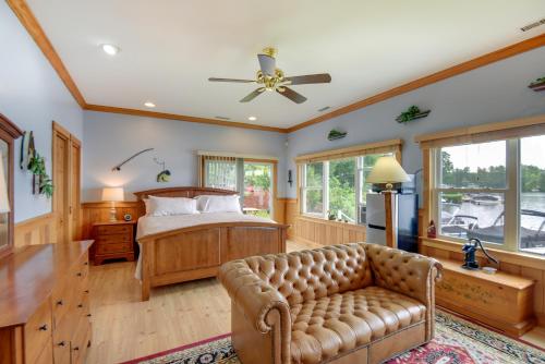 Scenic Little Ossipee Lake Retreat w/ Grill! in 桑福德 (ME)