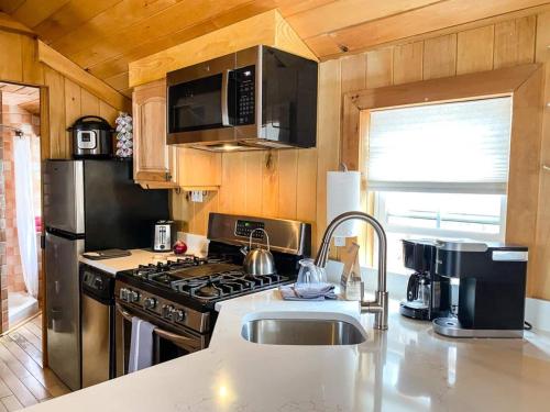 Three Cabins - Pet Friendly & Hot Tub in Warren (VT)