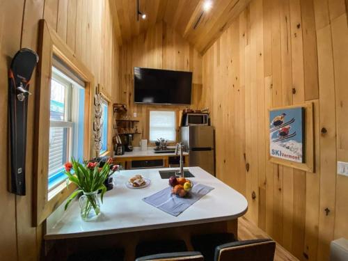 Three Cabins - Pet Friendly & Hot Tub in Warren (VT)