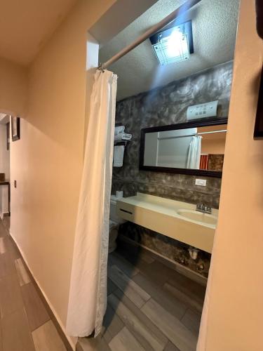 Hotel Baja South – La Paz, VA